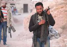  ?? AFP ?? A Syrian rebel fighter walks with his machine-gun heads for the frontline against government forces west of the embattled southern city of Dara’a.