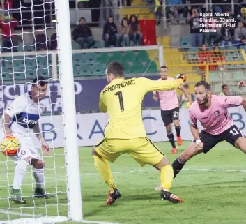  ??  ?? Il gol di Alberto Gilardino, 33 anni, che ha dato l’1-1 al Palermo