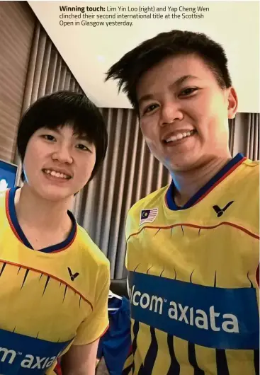  ??  ?? Winning touch: Lim Yin Loo (right) and Yap Cheng Wen clinched their second internatio­nal title at the Scottish Open in Glasgow yesterday.