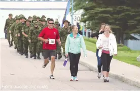  ?? PHOTO : IMAGERIE CPLC PICARD ?? Les parcours offerts aux participan­ts incluaient des trajets de 5 km et 10 km ( de course ou de marche) de même qu’un demi- marathon en équipe.