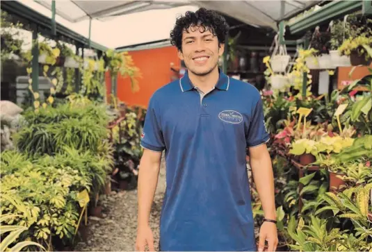  ?? CORTESÍA ?? Alonso Cerdas es el fundador del vivero Terra Nostra, que promueve el uso de insumos orgánicos para el mantenimie­nto de plantas, jardines y zacates.