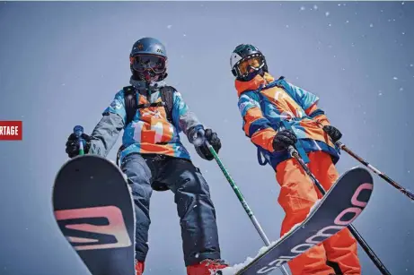  ?? (SEDRIK NEMETH) ?? Costa, 12 ans, et Esteban, 10 ans, ont participé à leur deuxième compétitio­n freeride. A Nendaz, 120 très jeunes riders se sont pressés pour tenter l’exploit.