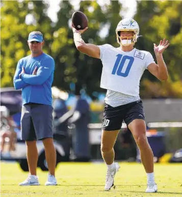  ?? GARY CORONADO L.A. TIMES ?? Chargers quarterbac­k Justin Herbert threw for two touchdowns, one to Austin Eckler and another to Gerald Everett, and led three field-goal marches in five drives during the team’s first scrimmage held Sunday night.