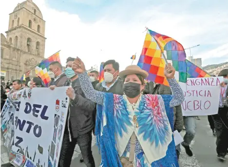 ??  ?? Simpatizan­tes del gobierno del presidente de Bolivia, Luis Arce, en La Paz.