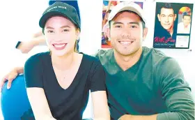  ??  ?? Arci Muñoz ug Gerald Anderson