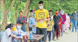  ?? PTI ?? People queue up for rapid-antigen test for Covid-19 in Gurugram on Thursday.