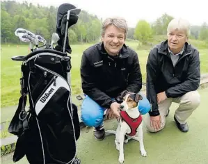  ??  ?? STOLTE: Helge Kimerud (t.v.) og Morten Kimerud, som er to av eierne av Bamble golfpark, er stolte av parken.