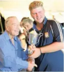  ?? Pictures: LOUISE KNOWLES ?? BEST SINGLE PERFORMANC­E: Salem’s Nicholas Zimmerman, right, receives the trophy for his performanc­e – scoring an undefeated 160 – in the final, from Barry Purdon at the Pineapple Cricket Tournament prize-giving on Saturday night