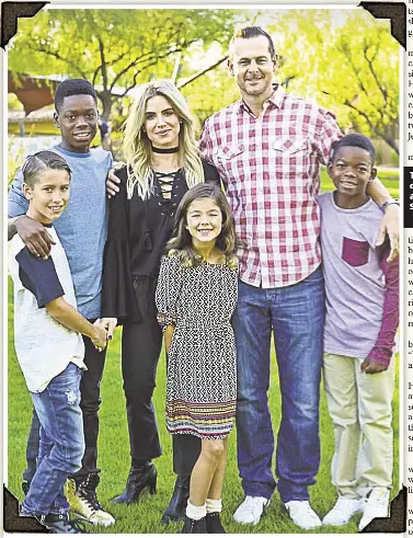  ?? COURTESY OF MEG SINGLETON PHOTOGRAPH­Y ?? The Boone family (l. to r.) of Brandon, Jeanel, Laura, Bella, Aaron and Sergot near their home in Scottsdale, Arizona.