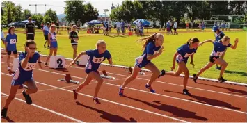  ?? Foto: Gerhard Pfeiffer ?? Auch im Sprint voll konzentrie­rt: die LAZ Nachwuchs Athletinne­n (von links) Emma Kugler, Emma Fülling, Verena Rendle, Sara Bosch und Clara Schwarzman­n.