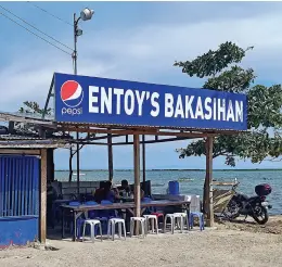  ??  ?? ENTOY’S Bakasihan is located in an idyllic seaside corner in ordov