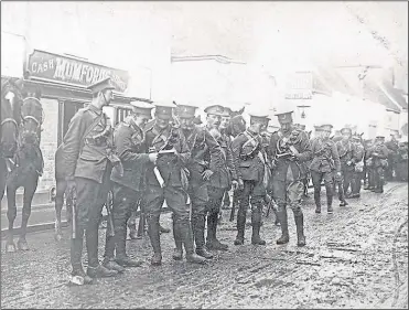  ?? Picture: Rory Kehoe ?? Outside the Red Lion in High Street in 1914, a dismounted troop of the Queen’s Own West Kent Yeomanry