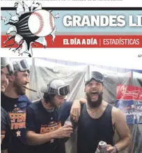  ??  ?? Varios jugadores de los Astros festejan un día después la obtención del cetro en el Oeste de la Americana.