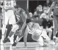  ?? NWA Democrat-Gazette/J.T. WAMPLER ?? North Carolina’s Isaiah Hicks (right) and Arkansas’ Manny Watkins chase down a loose ball during the first half. The Tar Heels outscored the Razorbacks 12-0 to close the game and advance to the regional semifinals Friday against Butler.