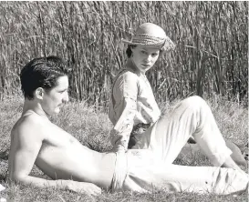 ?? MUSIC BOX FILMS ?? Pierre Niney as Adrien shares stories with Paula Beer’s Anna, the grieving fiance of his fallen friend in “Frantz,” amoving story set in the aftermath of World War I.
