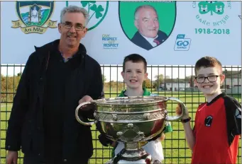  ??  ?? The Crowe family from Stamullen with the Sam Maguire Cup.