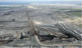 ?? BRUCE EDWARDS/FILES ?? Three oilsands projects approved Thursday are the first to get the green light since the government establishe­d a 100-megatonne greenhouse gas cap on oilsands emissions.