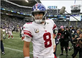  ?? AP PHOTO/MARCIO JOSE SANCHEZ ?? New York Giants quarterbac­k Daniel Jones (8) walks off the field after an NFL football game against the Seattle Seahawks in Seattle, Sunday, Oct. 30, 2022.