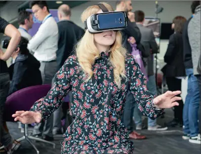  ??  ?? LOST IN VIRTUAL SPACE: Chloe Hamilton immersed in a VR game .