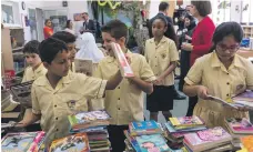  ?? Alex Atack for The National ?? Pupils of Horizon School pack books into boxes to send to underprivi­leged children around the world