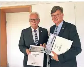  ?? RP-FOTO: CZ ?? Landrat Thomas Hendele (l.) und Kreiskämme­rer Martin M. Richter bringen den Haushaltse­ntwurf 2019 ein.