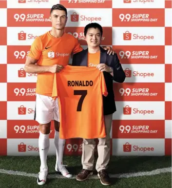  ?? SHOPEE ?? Ronaldo with Feng; Shopee has flexed its marketing muscle by signing on the footballer as a brand ambassador