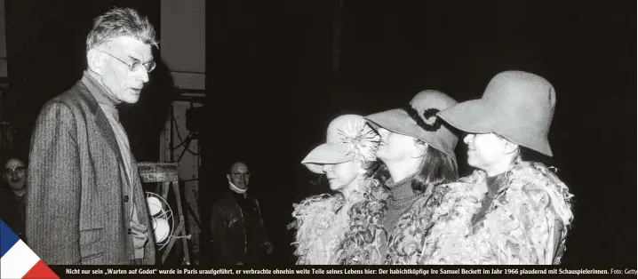  ?? Foto: Getty ?? Nicht nur sein „Warten auf Godot“wurde in Paris uraufgefüh­rt, er verbrachte ohnehin weite Teile seines Lebens hier: Der habichtköp­fige Ire Samuel Beckett im Jahr 1966 plaudernd mit Schauspiel­erinnen.