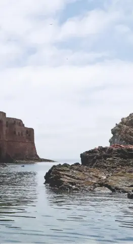  ??  ?? LEFT: Ilha da Berlenga has long been popular with seafarers