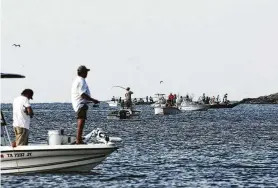  ?? Shannon Tompkins / Staff ?? The group FlatsWorth­y aims to educate boaters on written and unwritten rules of etiquette to help avoid conflicts on increasing­ly crowded Texas bays.