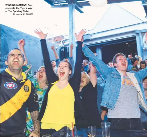  ?? Picture: ALAN BARBER ?? WINNING MOMENT: Fans celebrate the Tigers’ win at The Sporting Globe.