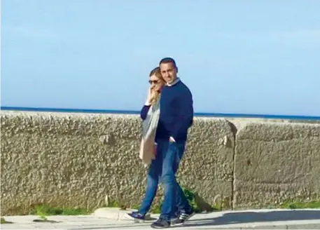  ??  ?? In Sicilia Luigi Di Maio, 31 anni, insieme alla nuova compagna, la consiglier­a di Alcamo Giovanna Melodia, 33, durante il weekend scorso (foto da Alqamah.it)