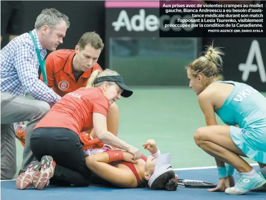  ?? PHOTO AGENCE QMI, DARIO AYALA ?? Aux prises avec de violentes crampes au mollet gauche, Bianca Andreescu a eu besoin d’assistance médicale durant son match l’opposant à Lesia Tsurenko, visiblemen­t préoccupée par la condition de la Canadienne.