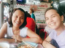  ??  ?? STREET food along Chatuchak Market in Bangkok with my sister Joefel Soco-Carreon