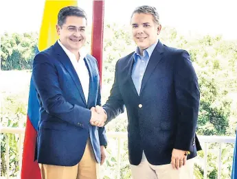  ??  ?? ENCUENTRO. El presidente Juan Orlando Hernández y su homólogo de Colombia, Iván Duque, hicieron un llamado internacio­nal para mejorar los precios del café y evitar crisis de los productore­s.