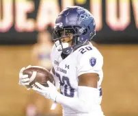  ?? BEN MCKEOWN/AP ?? Old Dominion’s Roger Cray returns a kickoff at Wake Forest on Sept. 3. Cray transferre­d from Western Kentucky, which visits the Monarchs today.