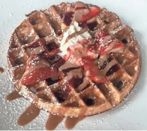  ?? MILWAUKEE JOURNAL SENTINEL ?? Wolf Peach, 1818 N. Hubbard St., tops its Belgian waffle with hazelnut butter, strawberry jam and whipped cream.