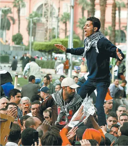  ??  ?? La emblemátic­a plaza Tahrir fue testigo de las concentrac­iones contra el Ejecutivo.