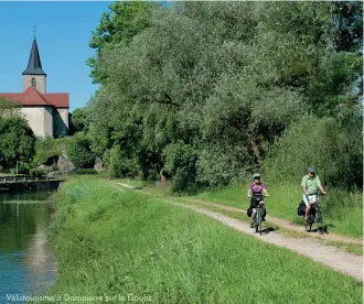  ??  ?? Vélotouris­me à Dampierre sur le Doubs