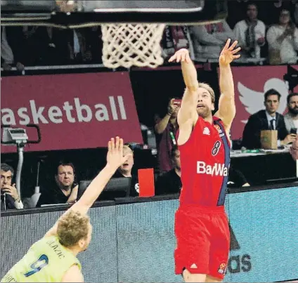  ?? FOTO: EFE ?? Gesto técnico de Koponen en la canasta de la victoria del Bayern. El finlandés superó la defensa de Blazic y sentenció sobre la bocina