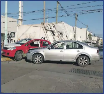  ??  ?? A pesar de lo aparatoso del accidente, no se registraro­n lesionados de gravedad