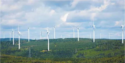  ?? OLIVIER ZUIDA LE DEVOIR ?? Le parc éolien de Carleton, en Gaspésie. L’éolien représente environ 6% de la production d’électricit­é du réseau d’Hydro-Québec.
