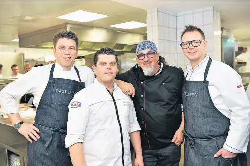  ??  ?? Ein eingespiel­tes Team in der Küche waren Stefan Manier, Marc Schulz, Stefan Marquard und Holger Stromberg (von links).