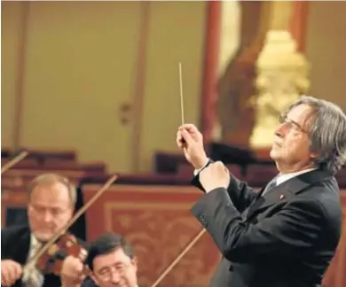  ??  ?? Riccardo Muti condujo el recital con contención y mucha complicida­d.