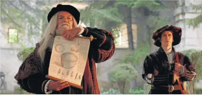  ??  ?? Una escena del anuncio promociona­l de Arroz Brillante donde Leonardo da Vinci intenta ‘vender’ su último invento: vasitos de arroz listos para comer.