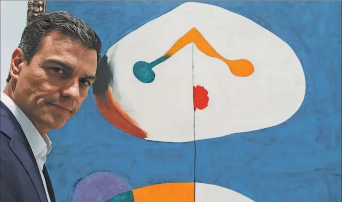  ?? DANI DUCH ?? Pedro Sánchez sugirió celebrar la entrevista con La Vanguardia en el Centro Reina Sofía de Madrid y escogió ser fotografia­do ante un cuadro de Miró ( Portrait II, de 1938)