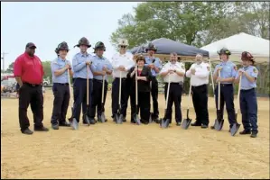  ?? Photo by Gerren Smith ?? Pictured are, the Malvern Fire Department with Malvern Mayor Brenda J. Weldon