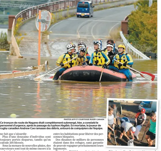  ?? PHOTOS AFP ET COURTOISIE RUGBY CANADA ?? Ce tronçon de route de Nagano était complèteme­nt submergé, hier, a constaté le personnel d’urgence, après le passage du typhon Hagibis. En mortaise, le joueur de rugby canadien Andrew Coe ramasse des débris, entouré de coéquipier­s de l’équipe.