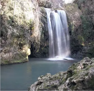  ??  ?? Die Cascada Grande lädt im Sommer zu einem erfrischen­den Bad ein.