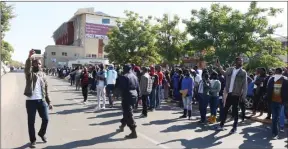  ?? PIC: MORERI SEJAKGOMO ?? Unemployed youth protesting outside Central Police Station