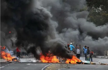  ?? PICTURE: HENK KRUGER/AFRICAN NEWS AGENCY (ANA) ?? RAGING: Residents protesting against the lack of adequate services are an example of communitie­s running out of patience, says the writer.